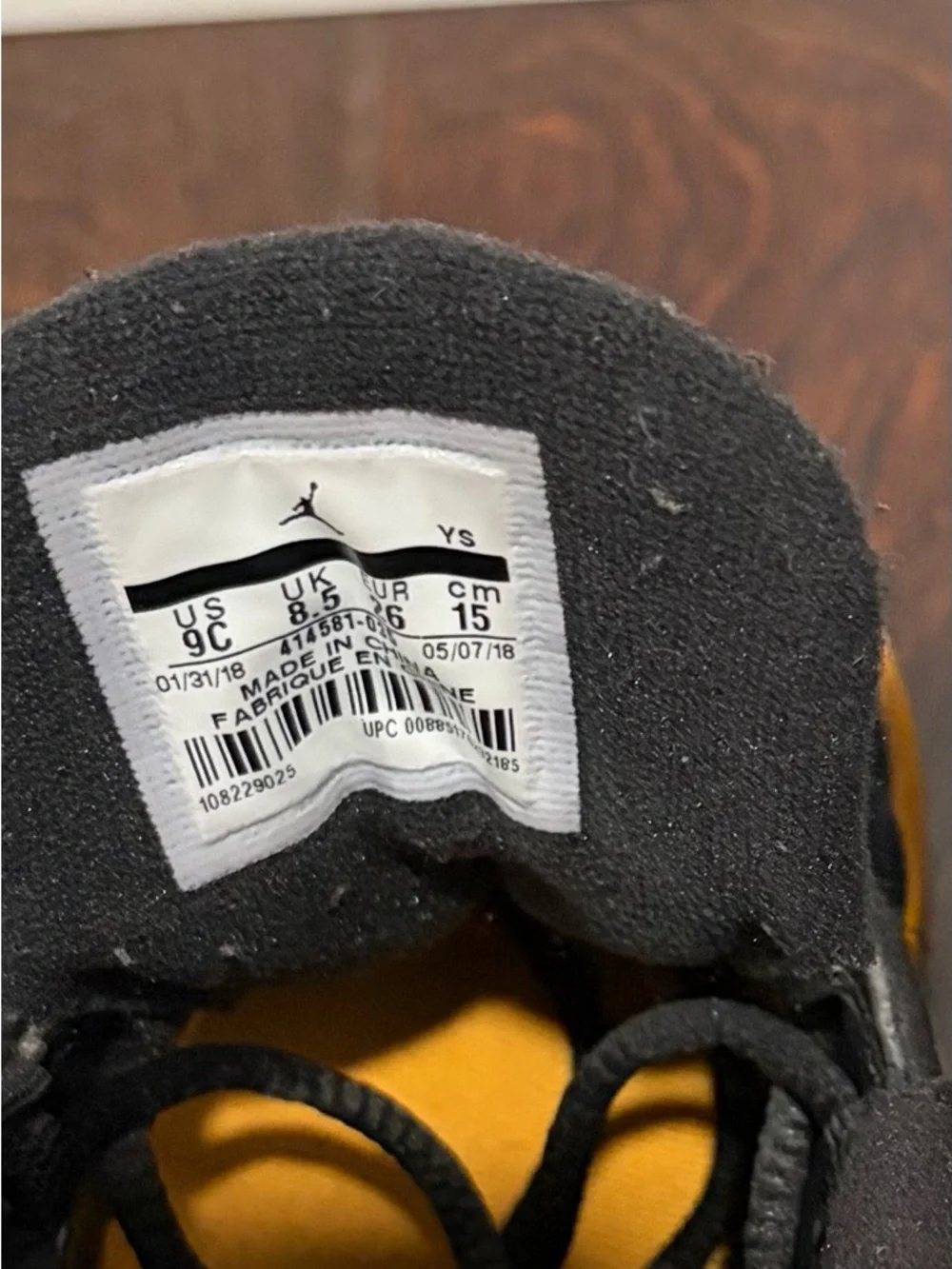 Nike Jordan 13 Retro Kids Black Sneakers with Yellow Accents size 9 - Picture 6 of 6